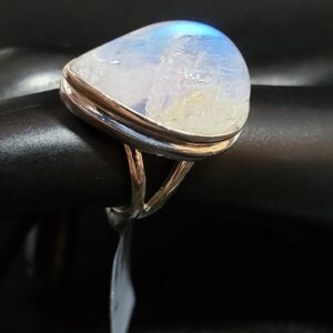 Anillo  Piedra Luna en Plata de Ley 9.25